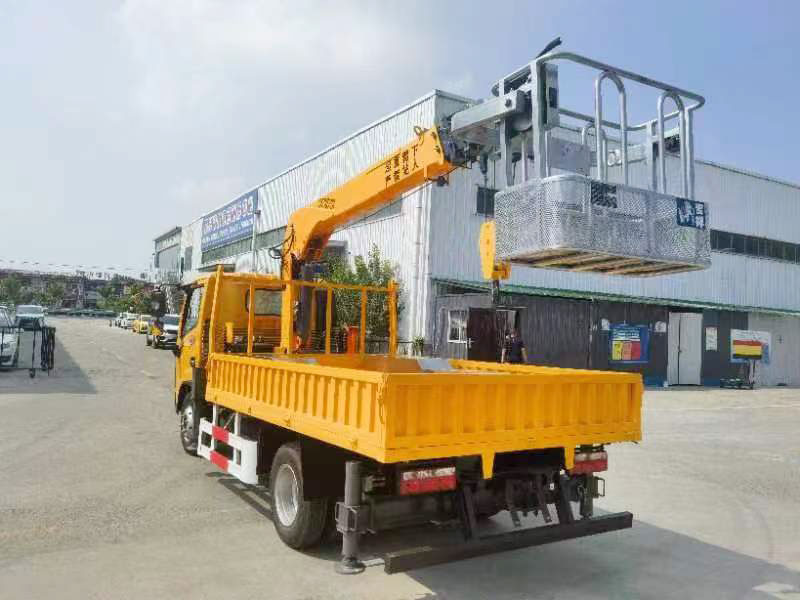 小型高空作業(yè)車工程車輛